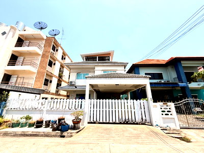 บ้านเดี่ยว วิทยาลัยเทคโนโลยีปัญญาภิวัฒน์ : ขายด่วน‼️บ้านเดี่ยว 3 ชั้น มีดาดฟ้า ขนาด 60 วา 3-4 นอน 4 น้ำ จอดรถได้ 2 คัน หมู่บ้านประชาชื่น ซ.บ้านประชาชื่น 16 📌 ทำเลดี ทางด่วนใกล้ห้างสรรพสินค้า 