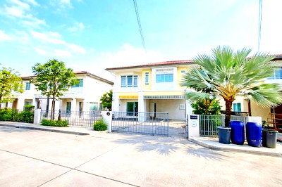 เช่าบ้านเดี่ยว ม.เวสเทิร์น  : 2ชั้น เฟอร์นิเจอร์ครบ 5แอร์ทั้งหลัง โรงเรียนสาธิตพัฒนา 700ม. ซาฟารีเวิลด์ 900ม. คฤหาสน์ บ้านเดี่ยวให้เช่า 3นอน 3น้ำ. 70 ตร.ว. 280 ตร.ม.