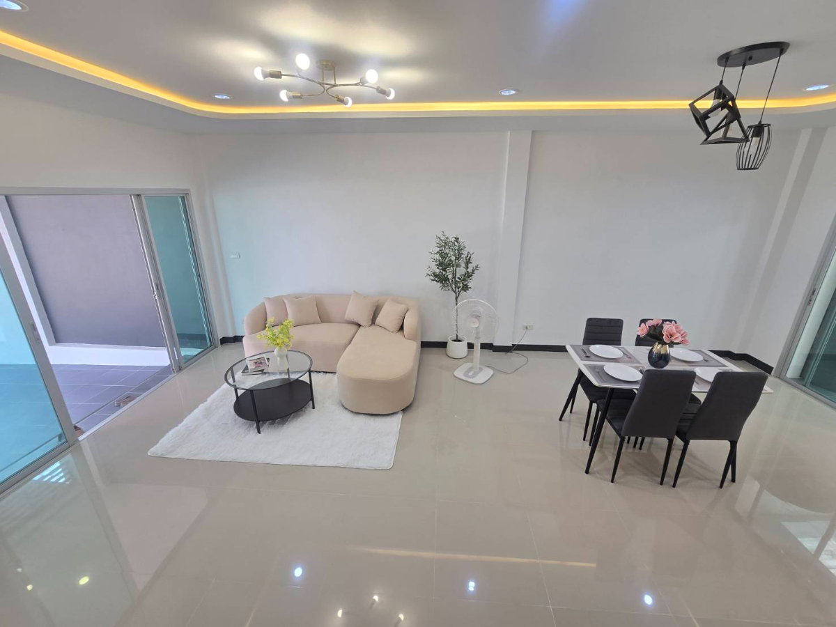 รูป ทาวน์โฮม 2 ชั้น หมู่บ้านราชพฤกษ์ สุวรรณภูมิ–ลาดกระบัง เฟส 2 ซอยฉลองกรุง 61 ใกล้สนามบินสุวรรณภูมิ รีโนเวทใหม่ มีเฟอร์นิเจอร์ - รูปที่ 6/36