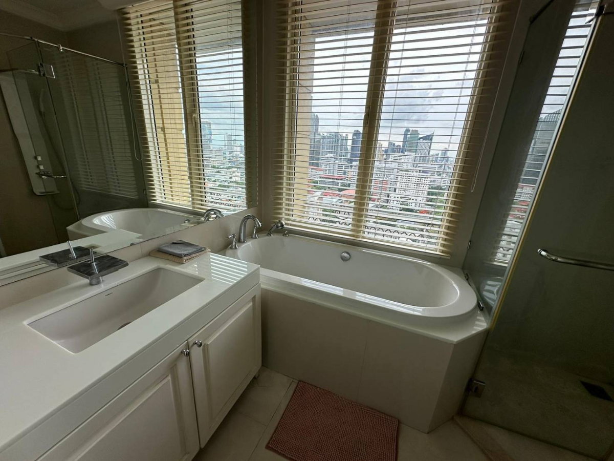 picture Royce Private Residence 2Bedroom For Rent - 9/43
