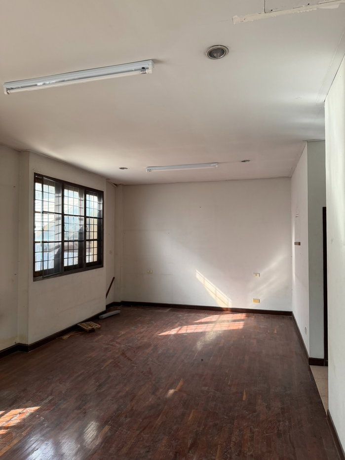 รูป ให้เช่าบ้านเดี่ยว ซอย พระยาสุเรนทร์ 20 - รูปที่ 5/8