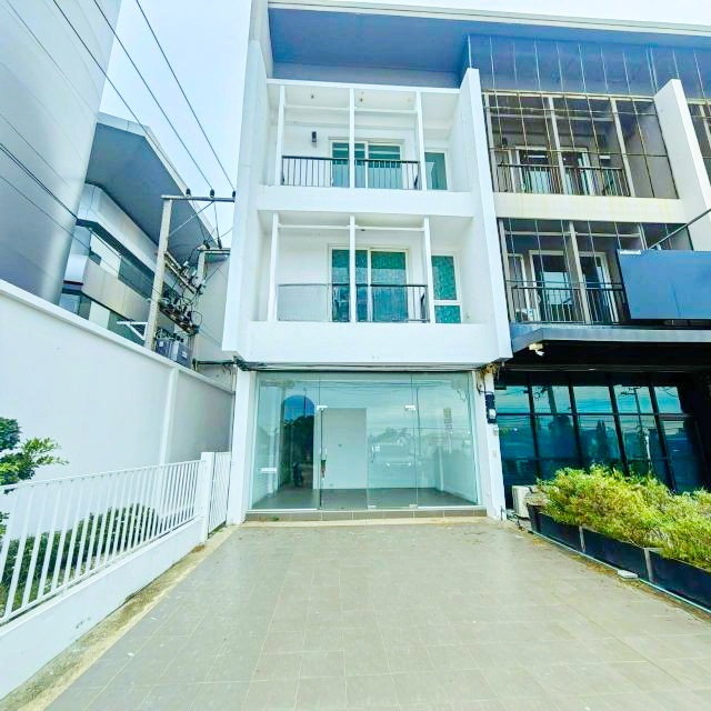 รูป พลายชุมพล ใกล้เซ็นทรัลพิณุโลก 1.6 กม. อาคารพาณิชย์ 3 ชั้น 3นอน 3น้ำ ถนนวงแหวน by pass 16ตร.วา. 190ตร.ม. เมืองพิษณุโลก รพ.พิษณุโลก 2.6 กม. - รูปที่ 1/8