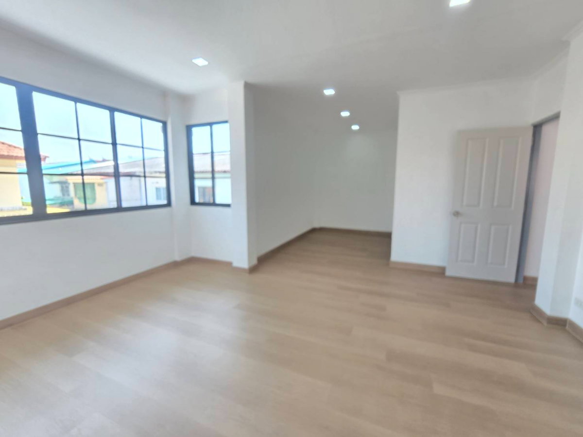 รูป บ้านเดี่ยวหลังมุมใน ตกแต่งรีโนเวทใหม่ หมู่บ้านเอกกวิน ถนนเลียบคลองสอง4 ทำเลดี ฟังก์ชั่นบ้านดีมาก - รูปที่ 33/43