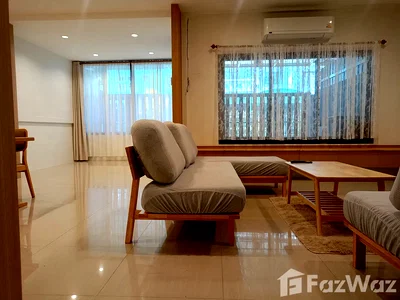 Townhouses for rent วิทยาลัยดุสิตธานี : 2 Bedroom Townhouse for rent in Bang Chak, Bangkok  6179315