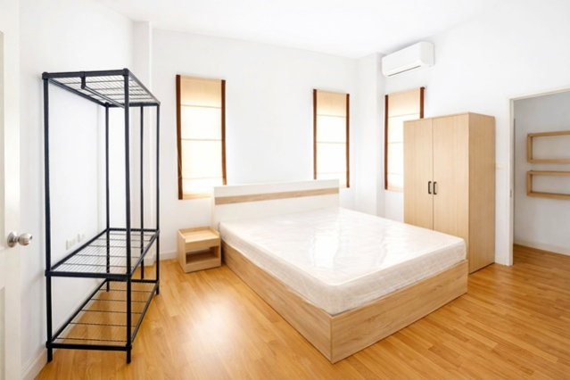 รูป เฟอร์นิเจอร์ครบ 5แอร์ทั้งหลัง คฤหาสน์ บ้านเดี่ยวให้เช่า 3นอน โรงเรียนสาธิตพัฒนา 700ม. ซาฟารีเวิลด์ 900ม. 3น้ำ. 70 ตร.ว. 280 ตร.ม. 2ชั้น - รูปที่ 4/8