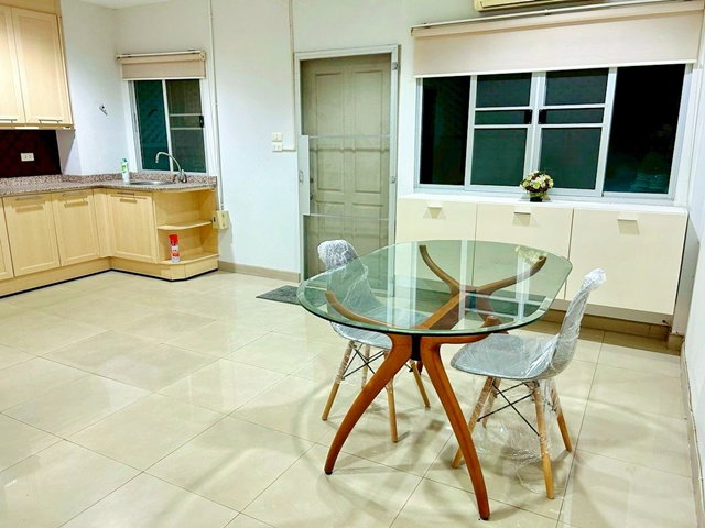 รูป รีโนเวทใหม่ทั้งหลัง ทาวน์โฮมหรู 3 ชั้น 3 นอน 4 น้ำ ใกล้ BTS ศรีลาซาล 900 ม. 20 ตร.วา.รพ.ศิครินทร์ 950 ม. ทำเลศักยภาพ ย่านศรีนครินทร์ สำโรง - รูปที่ 2/8