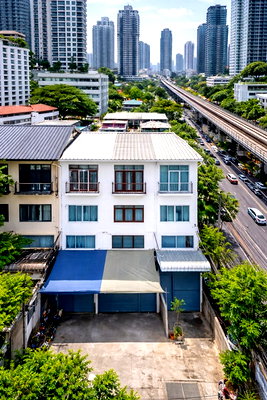 เช่าอาคารพาณิชย์ วิทยาลัยพิบูลประชาสรรค์แผนกประถม : อาคาร 4 ชั้น 3 นอนใกล้รพ.สมิติเวช สุขุมวิท 600 ม. ใกล้BTS ทองหล่อ 1.5 กม. สุขุมวิท45-53 มาร์เก็ตเพลส ทองหล่อ 700ม. 250 ตร.ม. 16 ตร.ว.