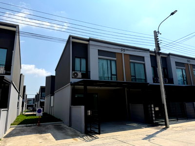 เช่าทาวน์โฮม บิ๊กซี บางพลี : เช่า  พลีโน่สุขุมวิท-บางนา2 (แปลงมุม)  หลังเมกาบางนาเพียง 3 นาที