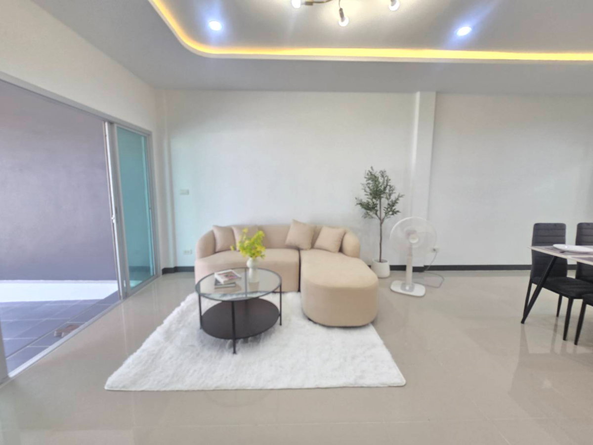 รูป ทาวน์โฮม 2 ชั้น หมู่บ้านราชพฤกษ์ สุวรรณภูมิ–ลาดกระบัง เฟส 2 ซอยฉลองกรุง 61 ใกล้สนามบินสุวรรณภูมิ รีโนเวทใหม่ มีเฟอร์นิเจอร์ - รูปที่ 10/36