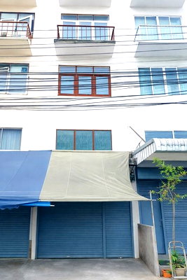 เช่าอาคารพาณิชย์ ดีไซน์ วิลเลจ พุทธมณฑล : BTS พร้อมพงษ์ 1.4 กม. ใกล้BTS ทองหล่อ 1.6 กม.3 นอน อาคารพาณิชย์ 4 ชั้น ทำเลสุขุมวิท 45–53