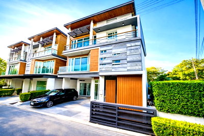 เช่าบ้านเดี่ยว วิทยาลัยสิ่งแวดล้อม : BTS ห้าแยกลาดพร้าว พร้อมสระว่ายน้ำพรีเมียม บ้านหรู 3 ชั้น ตกแต่งสวย 4นอน เซ็นทรัลลาดพร้าว ยูเนี่ยนมอลล์ 1.2 กม. 6น้ำ 57ตร.วา 230ตร.ม.