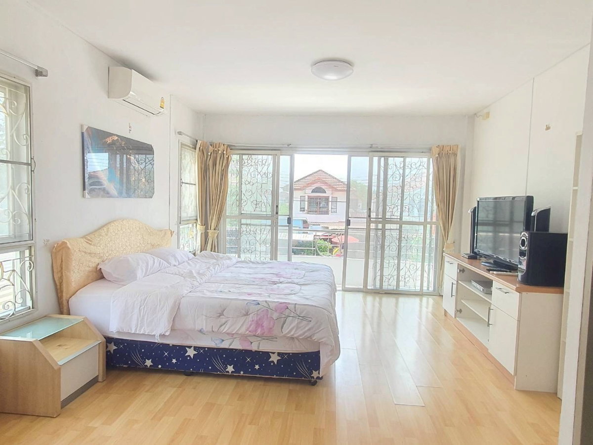 รูป 🏡 บ้านเช่า ศุภาลัยบุรี คลองสี่ (ใกล้ ร.ร.สวนกุหลาบ) 4 ห้องนอน 3 ห้องน้ำ พร้อมอยู่ เฟอร์นิเจอร์ครบ หิ้วกระเป๋าเข้าอยู่ได้เลย  - รูปที่ 8/17