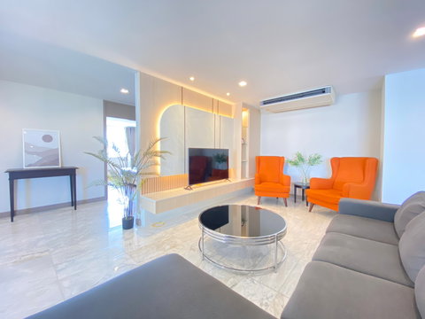 For rent D.S. Tower Tower 1 ขนาด 257.56 sq.m. 3 bedroom ตกแต่งครบพร้อมเครื่องใช้ไฟฟ้า @100,000 Baht