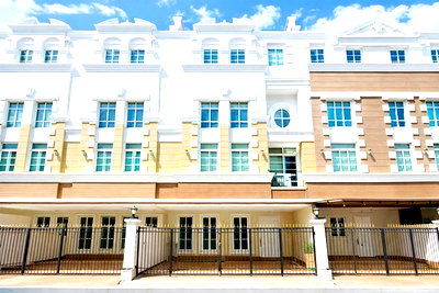 เช่าทาวน์โฮม วิทยาลัยพณิชยการบางนา : โลตัส วชิรธรรม7 800ม. ตลาดอุดมสุข 1.6 กม ทาวน์โฮมหรู 4 ชั้น อ่อนนุช ใกล้BTSปุณณวิถี 1.47กม. 3 นอน 4 น้ำ 20 ตร.ว. 240 ตร.ม.