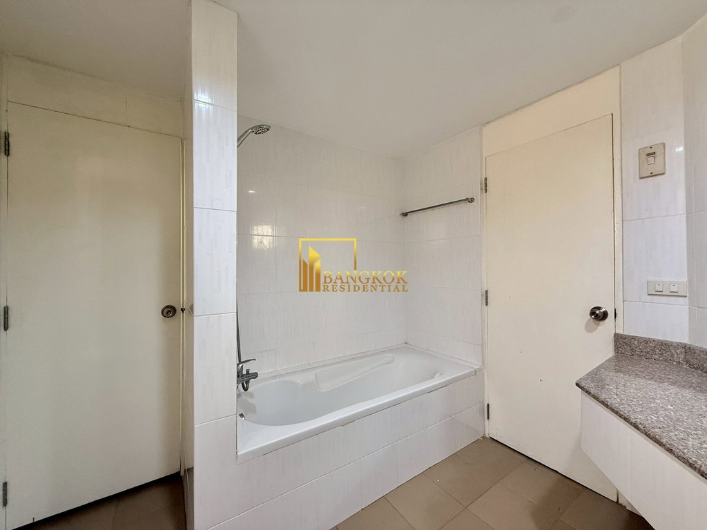 picture Tai Ping Tower | Affordable 3 Bedroom Condo in Ekkamai - BR4448CD  - 14/28