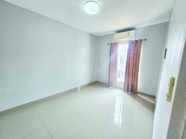 รูป ม.รังสิต 1.88กม. ทาวน์เฮ้าส์ 2ชั้น 3นอน 2น้ำ ใกล้รถไฟฟ้าสายสีแดง หลักหก 600ม. โปร่งโล่ง 19 ตร.วา. 150 ตร.ม. - รูปที่ 4/8