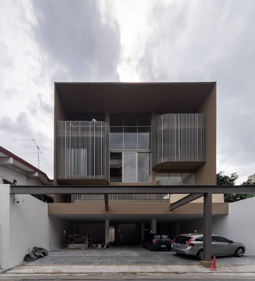 รูป House in Ratchada 6 bedrooms, for sale - รูปที่ 1/28