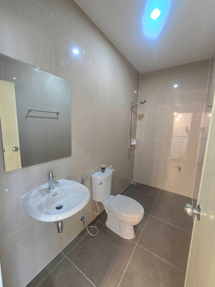 รูป ทาวน์โฮม 2 ชั้น หมู่บ้านราชพฤกษ์ สุวรรณภูมิ–ลาดกระบัง เฟส 2 ซอยฉลองกรุง 61 ใกล้สนามบินสุวรรณภูมิ รีโนเวทใหม่ มีเฟอร์นิเจอร์ - รูปที่ 34/36