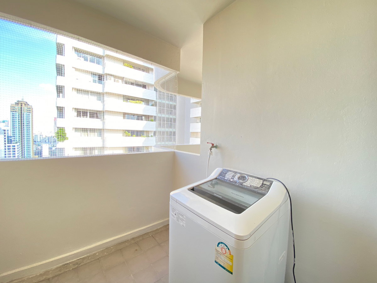 รูป For rent D.S. Tower Tower 1 ขนาด 257.56 sq.m. 3 bedroom ตกแต่งครบพร้อมเครื่องใช้ไฟฟ้า @100,000 Baht - รูปที่ 17/20