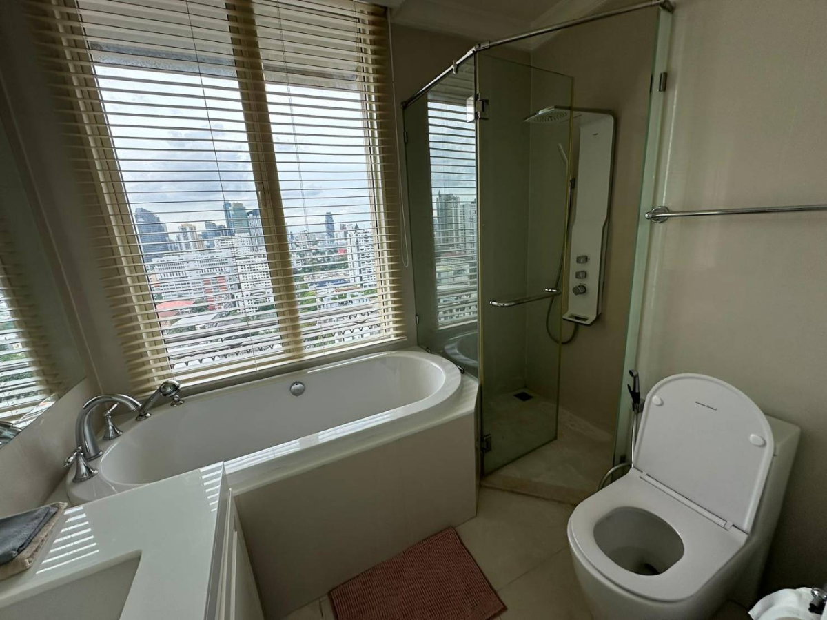 picture Royce Private Residence 2Bedroom For Rent - 3/43