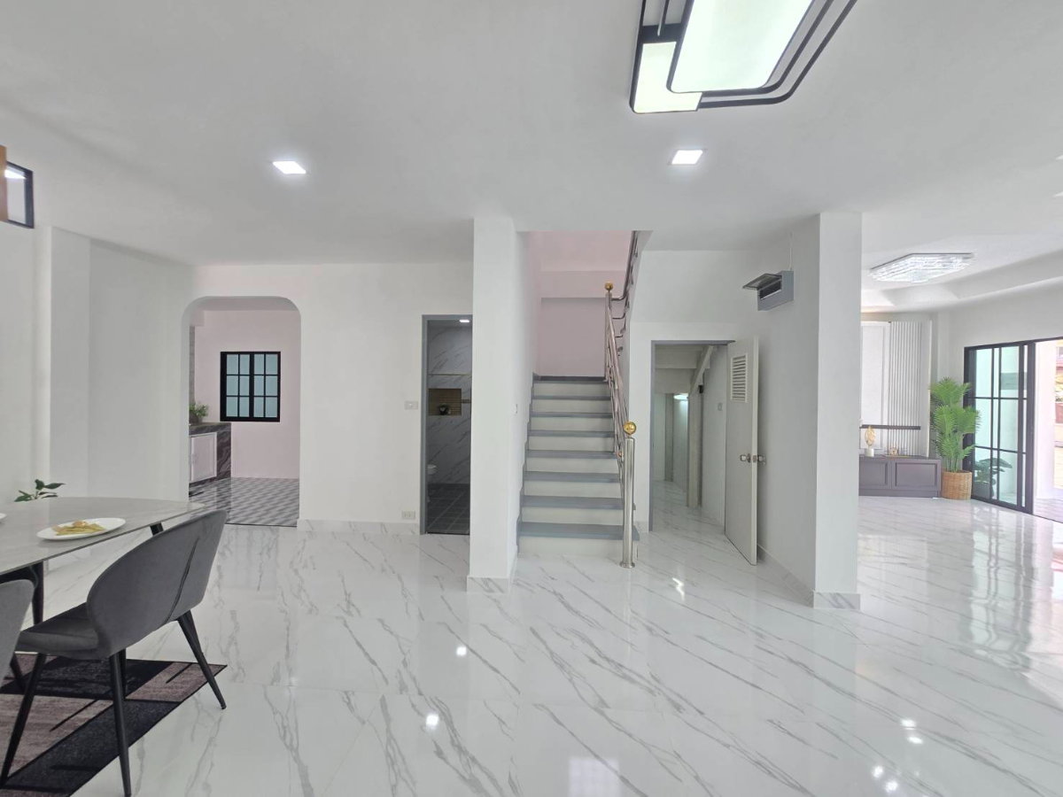 รูป บ้านเดี่ยวหลังมุมใน ตกแต่งรีโนเวทใหม่ หมู่บ้านเอกกวิน ถนนเลียบคลองสอง4 ทำเลดี ฟังก์ชั่นบ้านดีมาก - รูปที่ 17/43