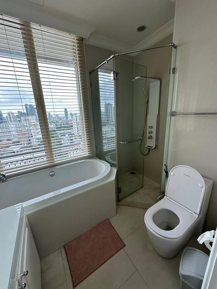 picture Royce Private Residence 2Bedroom For Rent - 36/43