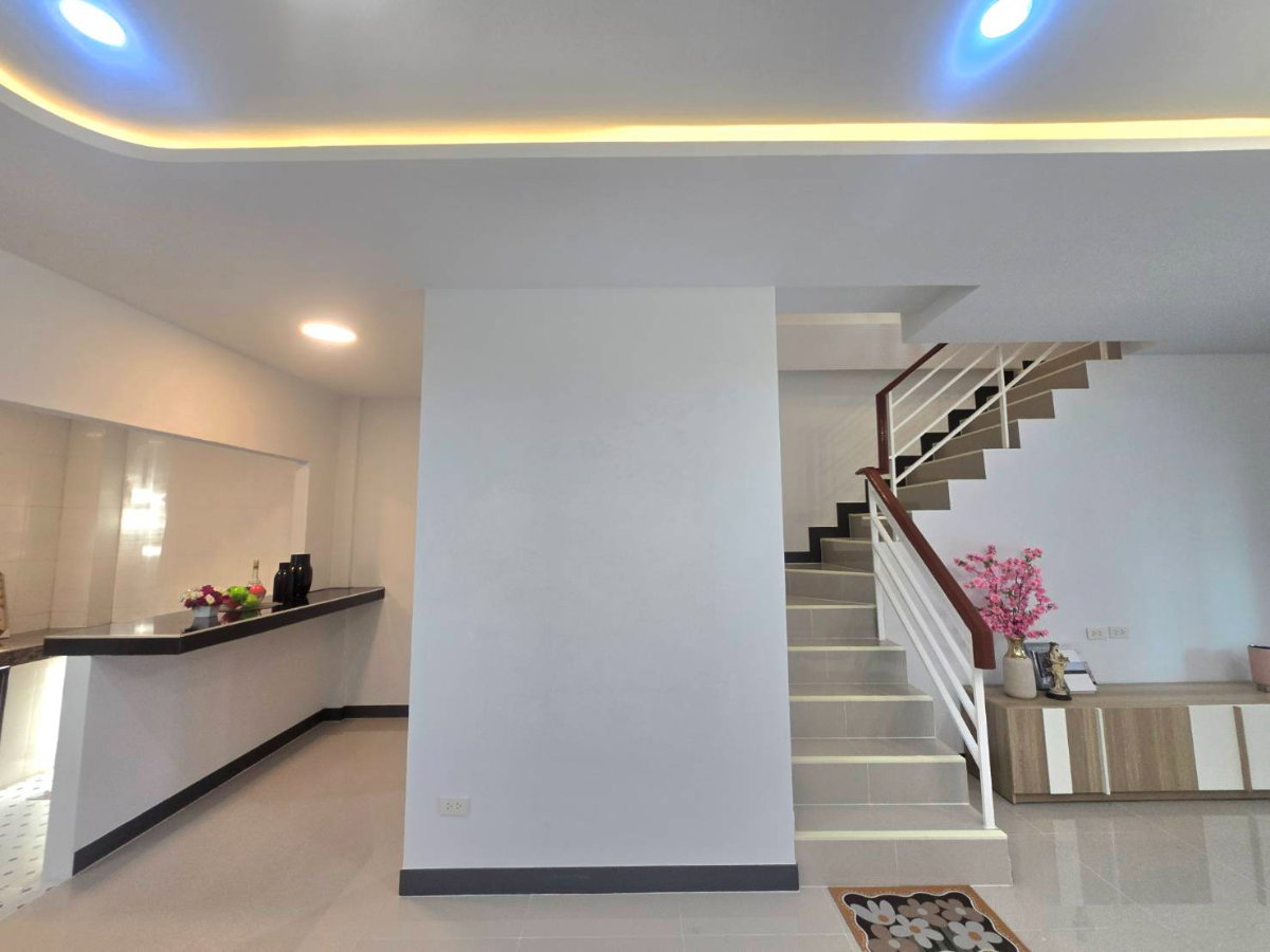 รูป ทาวน์โฮม 2 ชั้น หมู่บ้านราชพฤกษ์ สุวรรณภูมิ–ลาดกระบัง เฟส 2 ซอยฉลองกรุง 61 ใกล้สนามบินสุวรรณภูมิ รีโนเวทใหม่ มีเฟอร์นิเจอร์ - รูปที่ 18/36