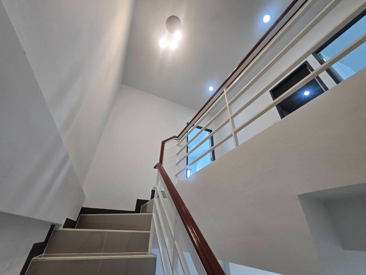 รูป ทาวน์โฮม 2 ชั้น หมู่บ้านราชพฤกษ์ สุวรรณภูมิ–ลาดกระบัง เฟส 2 ซอยฉลองกรุง 61 ใกล้สนามบินสุวรรณภูมิ รีโนเวทใหม่ มีเฟอร์นิเจอร์ - รูปที่ 22/36