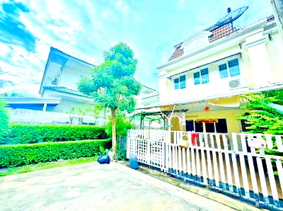 เช่าทาวน์โฮม เดอะ คริสตัล : นวลจันทร์54-58 นวมินทร์ 161-165 เลียบด่วนรามอินทรา ทาวน์โฮม 2 ชั้น หลังมุม กว้าง 5.5 เมตร 3นอน 2 น้ำ 32ตร.วา.380 ตร.ม. พร้อมเฟอร์ฯ