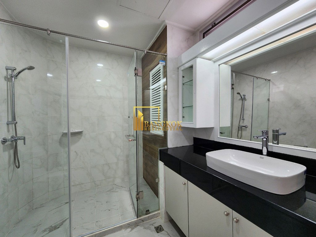 รูป Renovated 3 Bedroom Luxury Apartment For Rent in Asoke - BR20929AP - รูปที่ 27/48