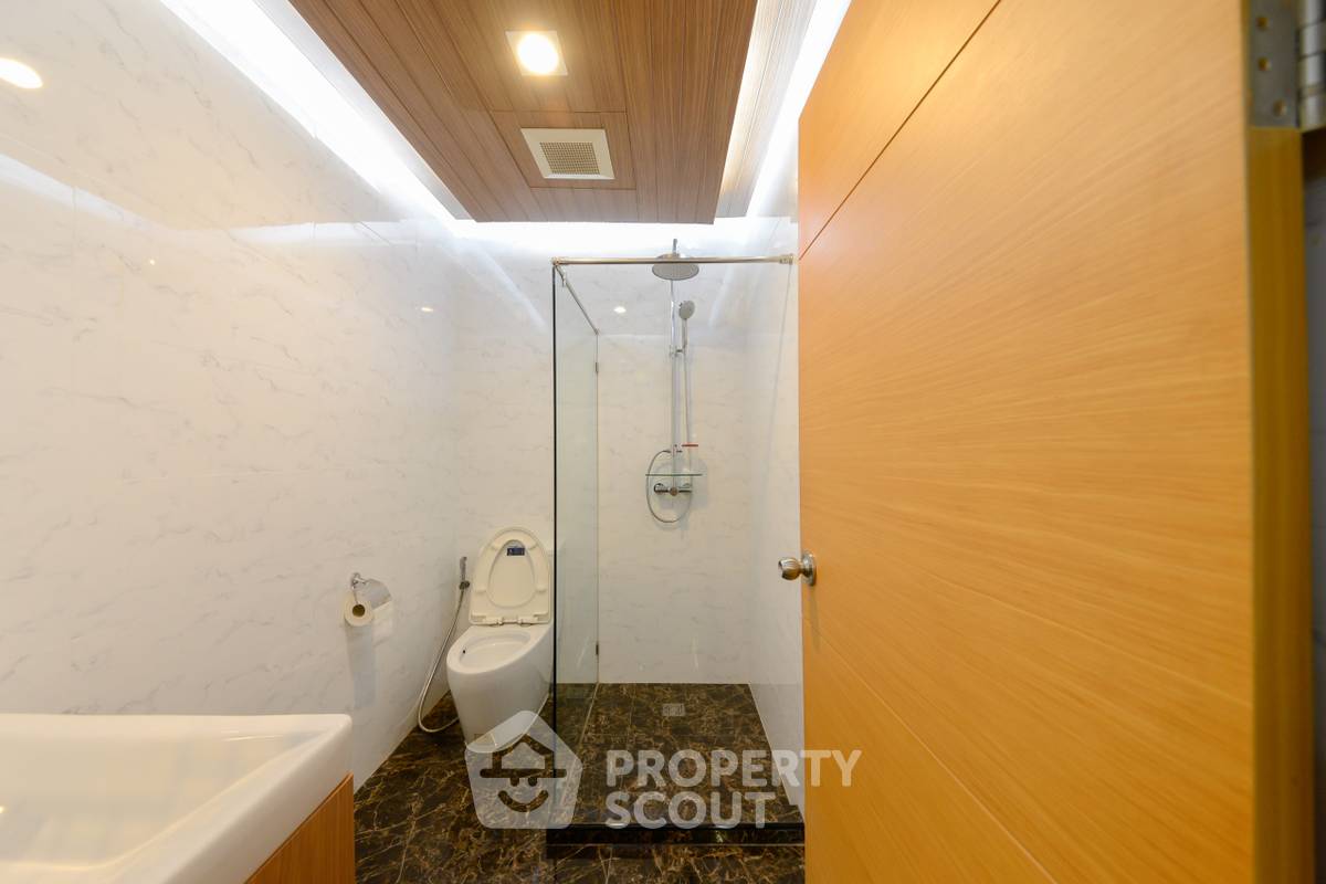 picture 2-BR Condo at Lumpini Park View near MRT Lumphini (ID 514577) - 10/11