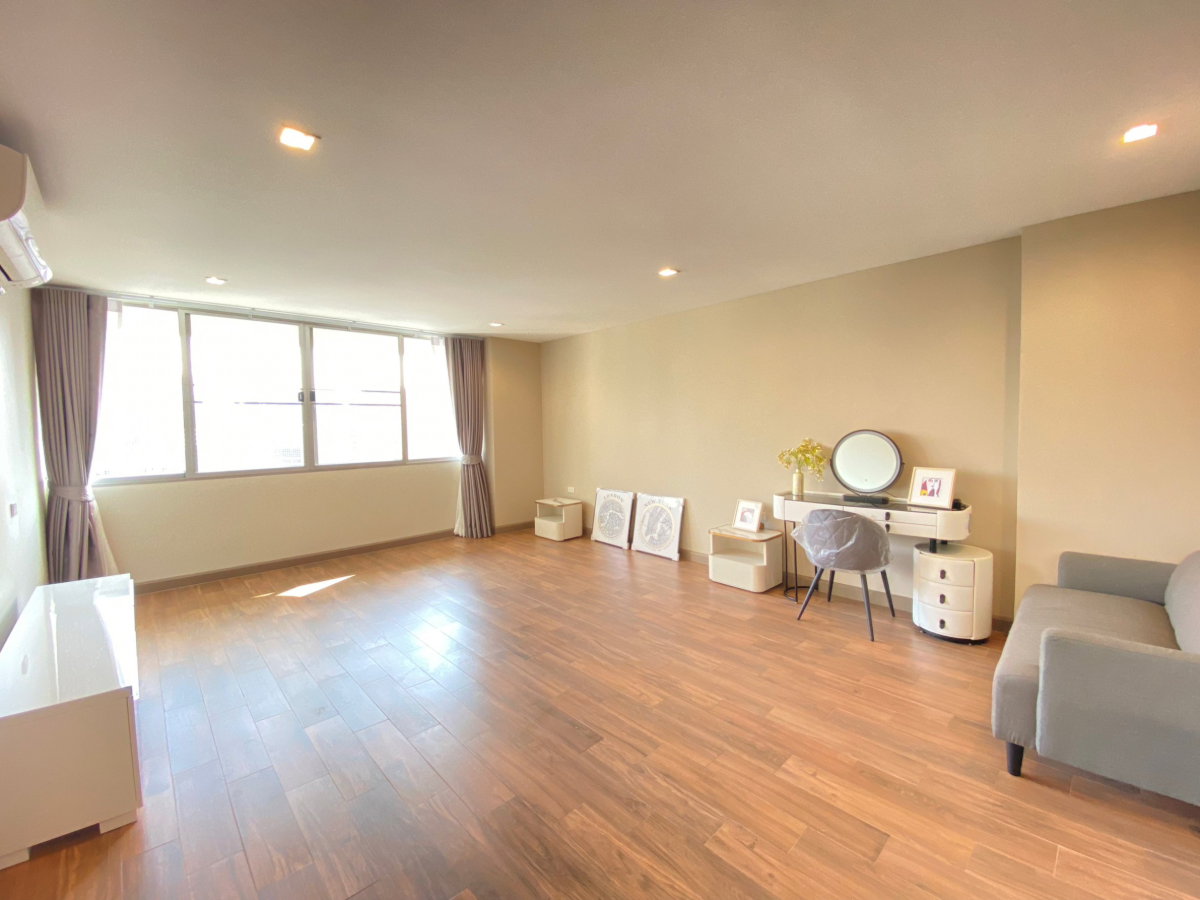 รูป For rent D.S. Tower Tower 1 ขนาด 257.56 sq.m. 3 bedroom ตกแต่งครบพร้อมเครื่องใช้ไฟฟ้า @100,000 Baht - รูปที่ 13/20