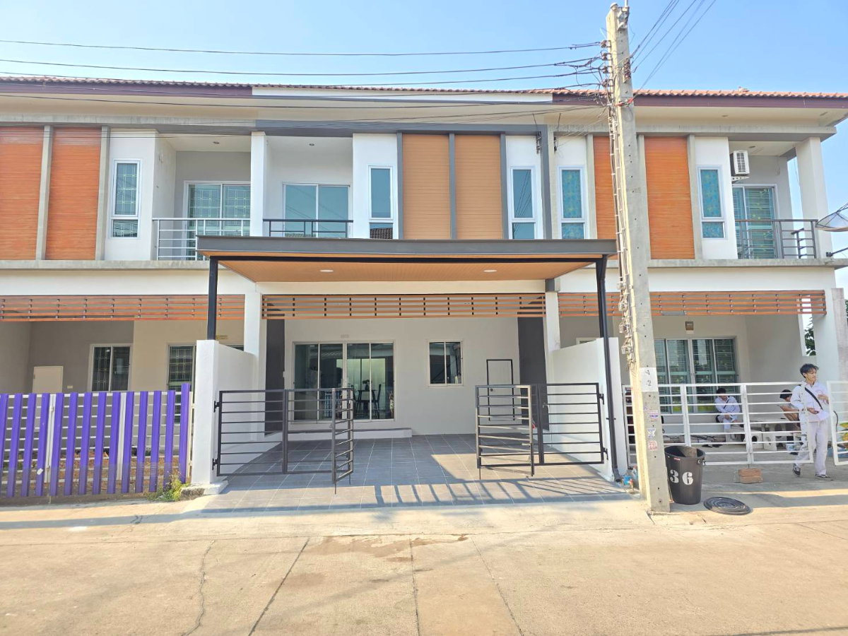 รูป ทาวน์โฮม 2 ชั้น หมู่บ้านราชพฤกษ์ สุวรรณภูมิ–ลาดกระบัง เฟส 2 ซอยฉลองกรุง 61 ใกล้สนามบินสุวรรณภูมิ รีโนเวทใหม่ มีเฟอร์นิเจอร์ - รูปที่ 1/36