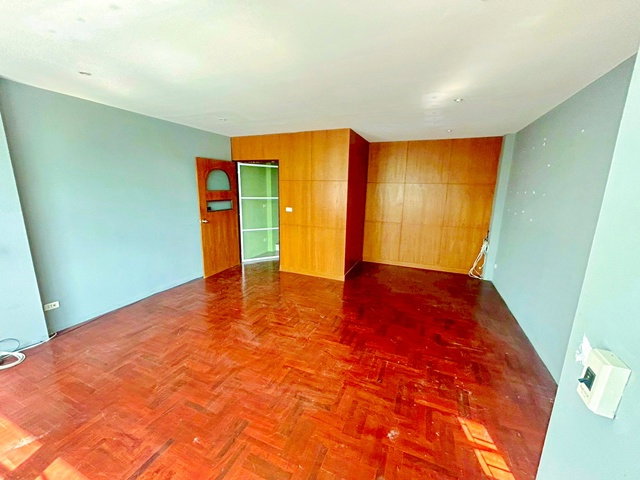 รูป ทองหล่อเอกมัย 900 ม. ใกล้BTS เอกมัย 1.8 กม. ดองกี้มอลล์ 3นาที อาคาร 4 ชั้นฟังก์ชัน 3 นอน 31ตร.ว. 400ตร.ม. - รูปที่ 6/8