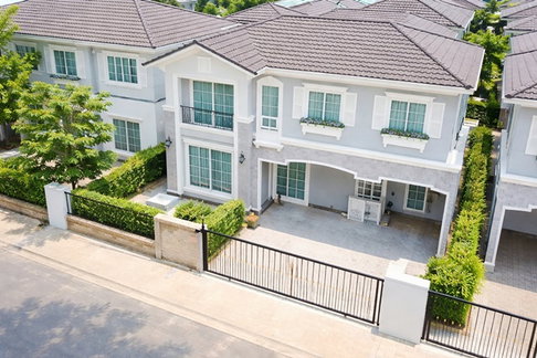 พร้อมเฟอร์ฯครบ 40ตร.ว. 180ตร.ม.อิมพีเรียล เวิลด์ สำโรง 1.1 กม. สุขุมวิท113 บ้านหรูหรา 2ชั้น 4นอน BTS สำโรง 800ม. วัดด่านสำโรง 3น้ำ