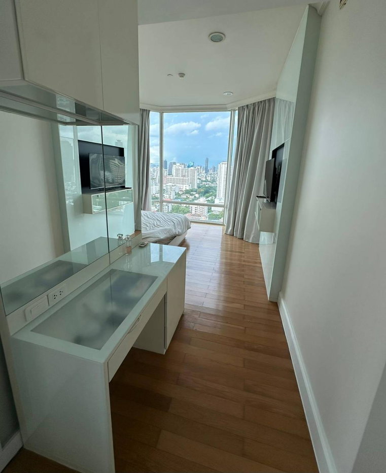 picture Royce Private Residence 2Bedroom For Rent - 14/43