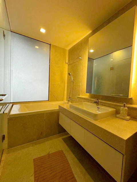 picture 5 mins to Night Bazaar 📌 No.1C823 - 10/10