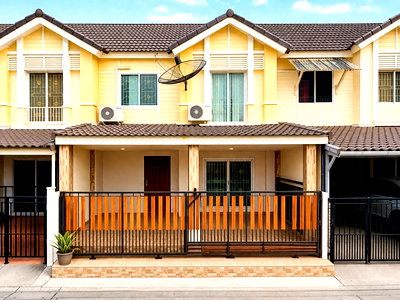 เช่าทาวน์โฮม วิทยาลัยเทคนิคดอนเมือง : ม.รังสิต 1.88กม. ทาวน์เฮ้าส์ 2ชั้น 3นอน 2น้ำ ใกล้รถไฟฟ้าสายสีแดง หลักหก 600ม. โปร่งโล่ง 19 ตร.วา. 150 ตร.ม.