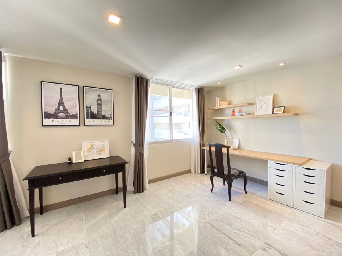 รูป For rent D.S. Tower Tower 1 ขนาด 257.56 sq.m. 3 bedroom ตกแต่งครบพร้อมเครื่องใช้ไฟฟ้า @100,000 Baht - รูปที่ 6/20