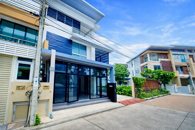 เช่าทาวน์โฮม ม.สุโขทัยธรรมาธิราช : ทาวน์โฮม 3 ชั้นหลังมุม 3 นอน 4 น้ำ MRTแจ้งวัฒนะ ปากเกร็ด28 500 ม. 38ตร.ว. 380ตร.ม. ป.ป.ท. ใกล้เซ็นทรัล แจ้งวัฒนะ 550 ม.