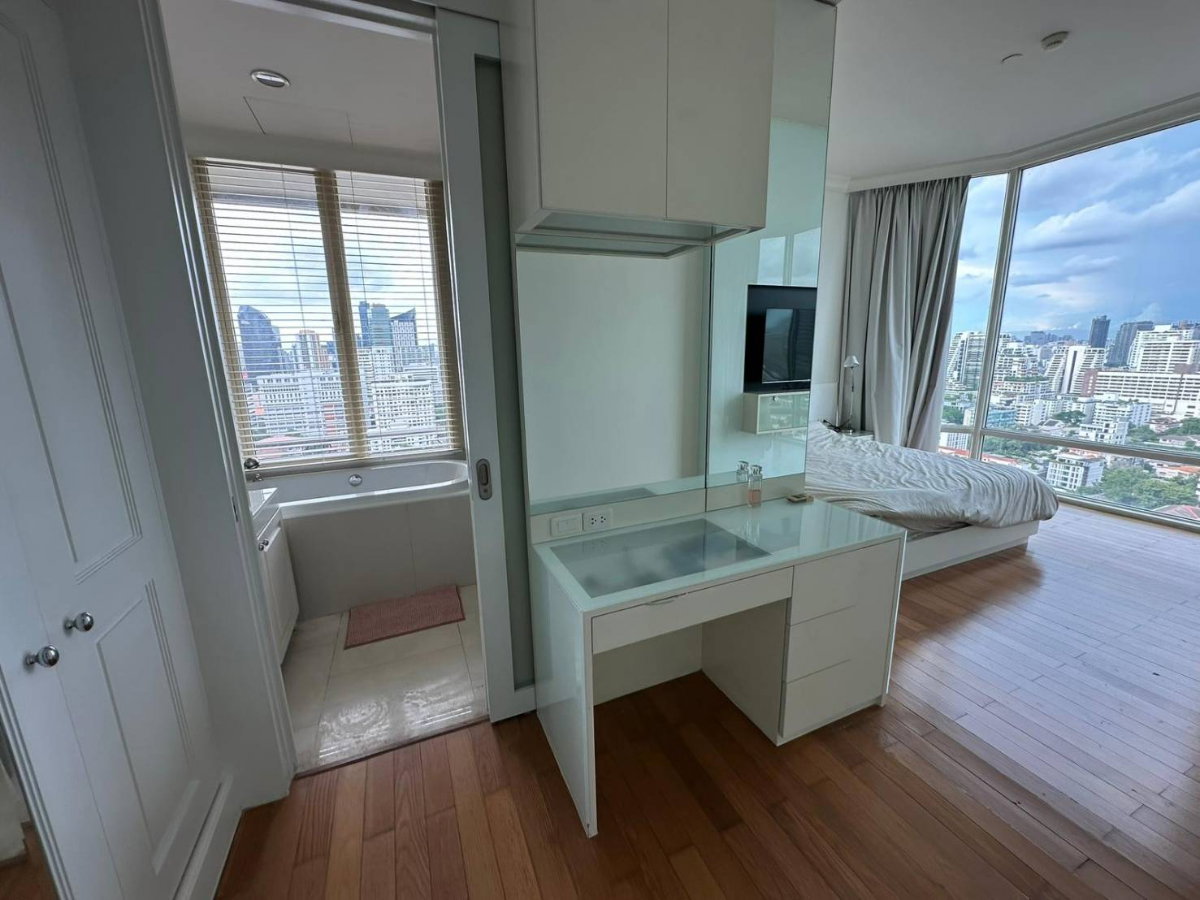 picture Royce Private Residence 2Bedroom For Rent - 21/43