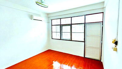 เช่าอาคารพาณิชย์ สีลม สาธร : อาคารพาณิชย์ 4 ชั้น 5นอน 2น้ำ 18 ตร.วา. 280 ตร.ม. ใกล้ BRT สาธุประดิษฐ์ 800ม. ใกล้เซ็นทรัล พระราม3 600ม. ทำเล CBD สาทร-นราธิวาส