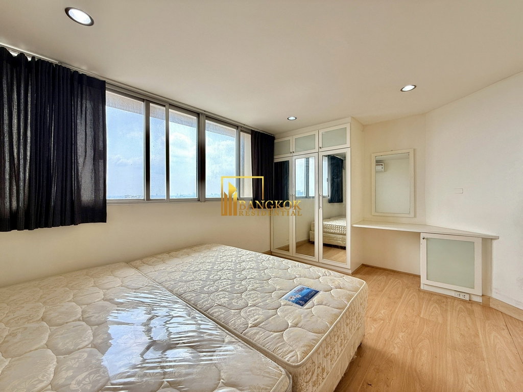 picture Tai Ping Tower | Affordable 3 Bedroom Condo in Ekkamai - BR4448CD  - 8/28