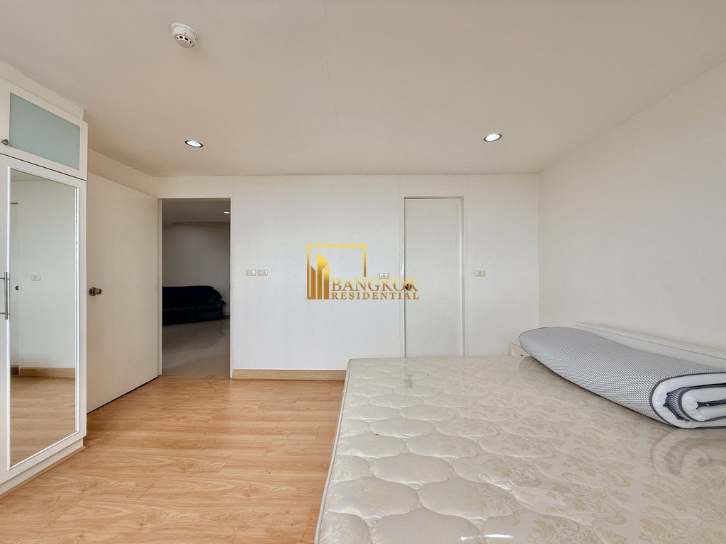 picture Tai Ping Tower | Affordable 3 Bedroom Condo in Ekkamai - BR4448CD  - 12/28