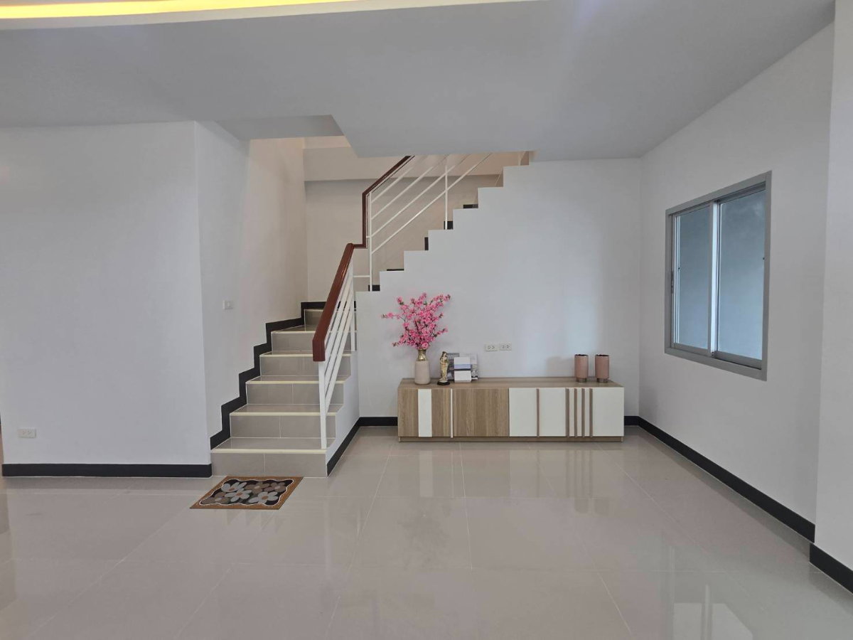 รูป ทาวน์โฮม 2 ชั้น หมู่บ้านราชพฤกษ์ สุวรรณภูมิ–ลาดกระบัง เฟส 2 ซอยฉลองกรุง 61 ใกล้สนามบินสุวรรณภูมิ รีโนเวทใหม่ มีเฟอร์นิเจอร์ - รูปที่ 9/36