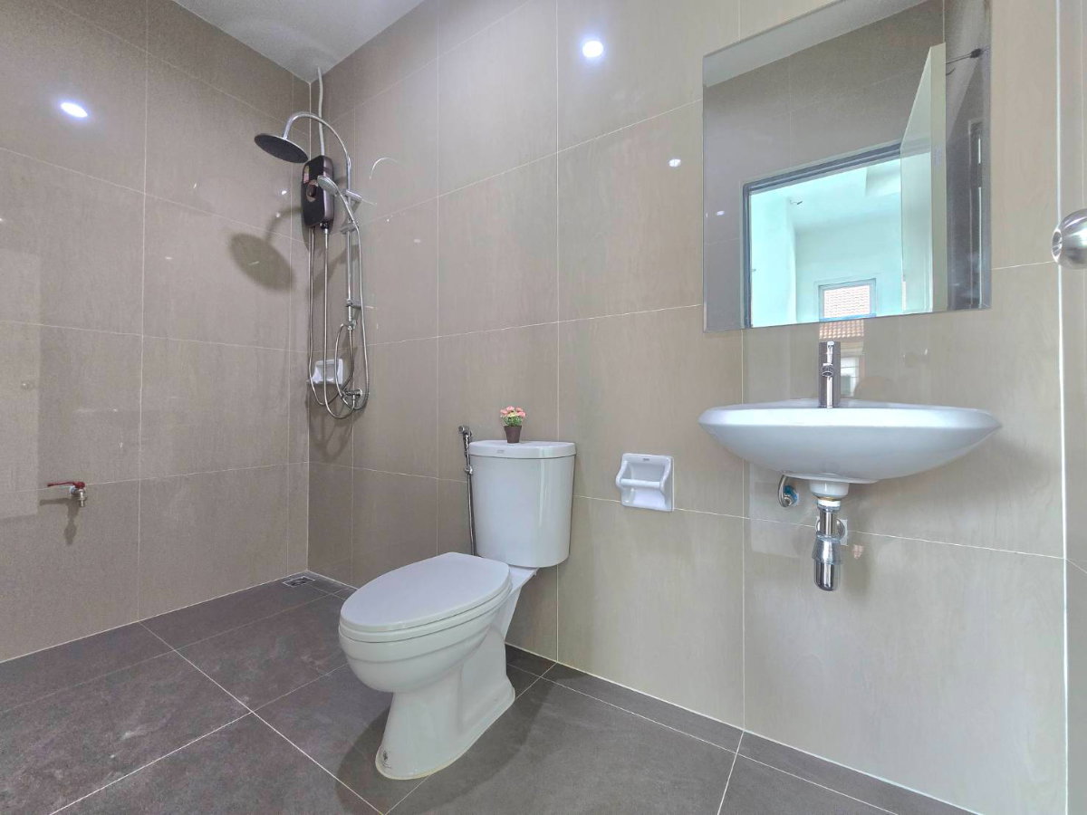 รูป ทาวน์โฮม 2 ชั้น หมู่บ้านราชพฤกษ์ สุวรรณภูมิ–ลาดกระบัง เฟส 2 ซอยฉลองกรุง 61 ใกล้สนามบินสุวรรณภูมิ รีโนเวทใหม่ มีเฟอร์นิเจอร์ - รูปที่ 30/36
