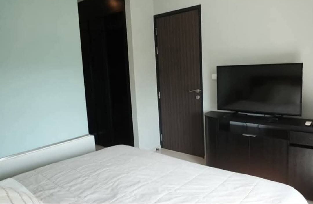 picture Rhythm Sukhumvit 44/1 | 0m to BTS Phra Khanong | Spacious 45 sq.m. | 25,000 THB - 3/19