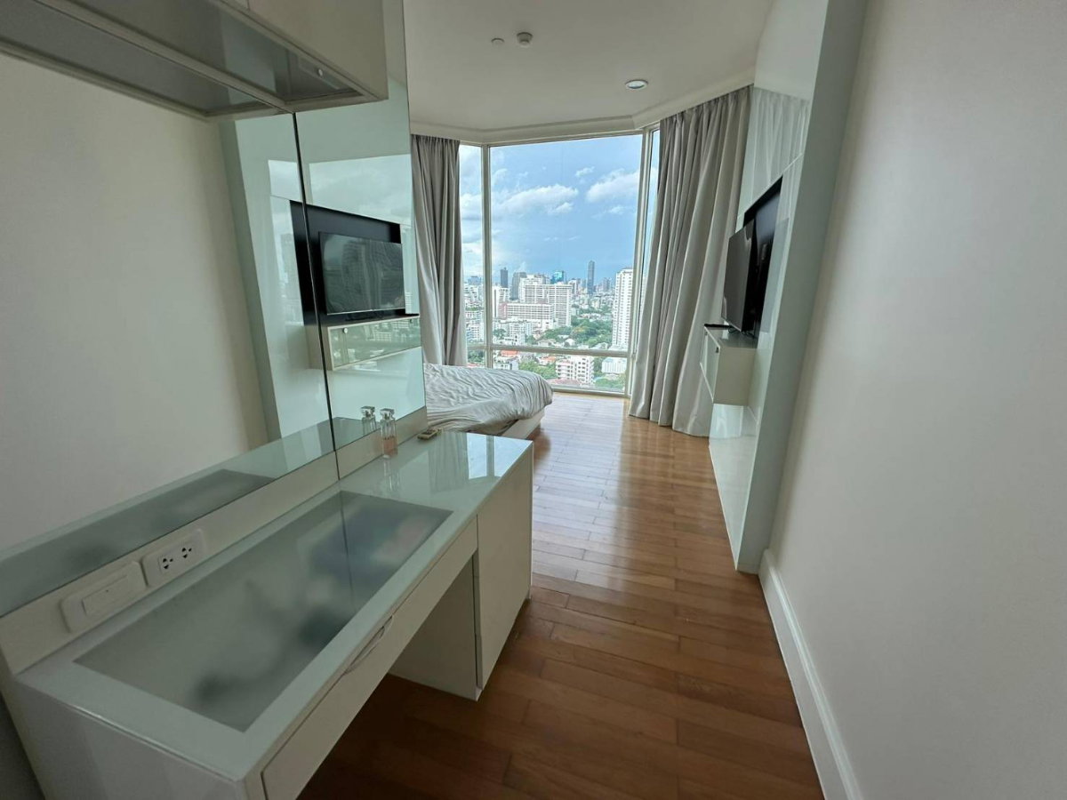 picture Royce Private Residence 2Bedroom For Rent - 22/43