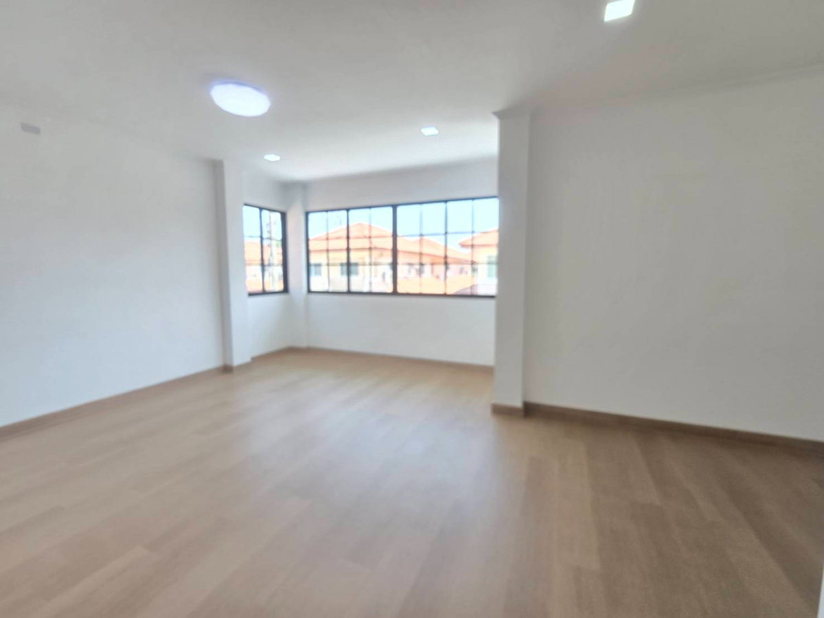 รูป บ้านเดี่ยวหลังมุมใน ตกแต่งรีโนเวทใหม่ หมู่บ้านเอกกวิน ถนนเลียบคลองสอง4 ทำเลดี ฟังก์ชั่นบ้านดีมาก - รูปที่ 32/43