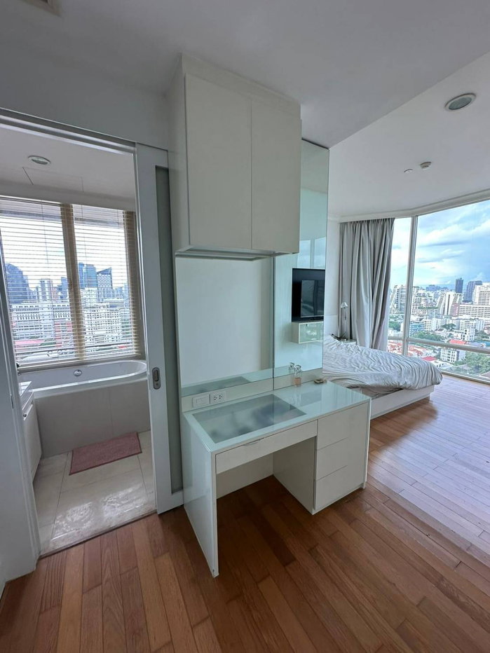 picture Royce Private Residence 2Bedroom For Rent - 31/43